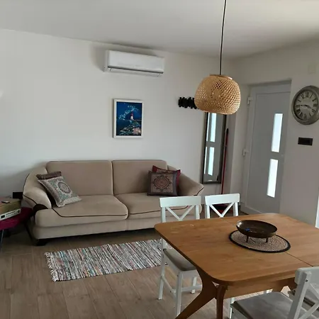 Sea View Pool House Apartmán