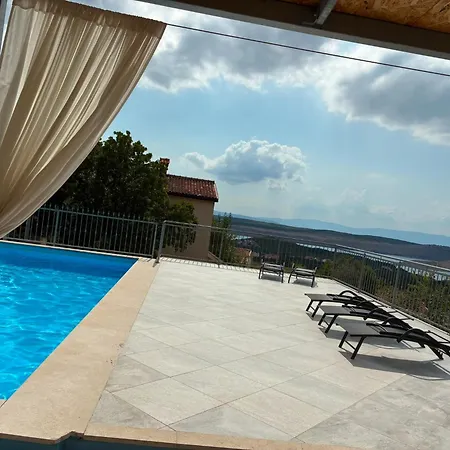 Sea View Pool House Apartmán *